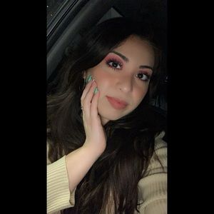 Meet your Posher, Bee